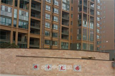 天山花园二楼144平三室精装带车库115万可按揭